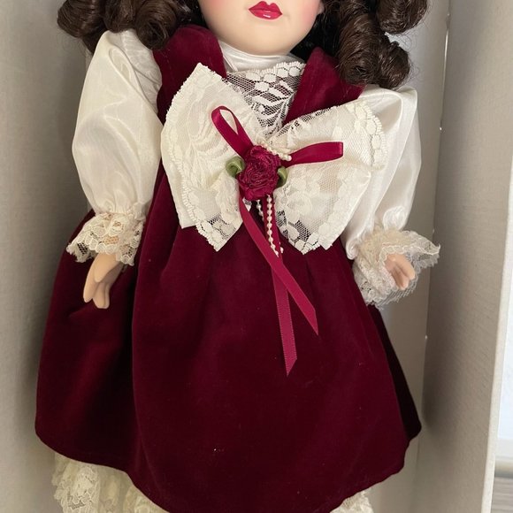 Vintage Porcelain Doll 1995 Sarah Jane - Picture 7 of 10